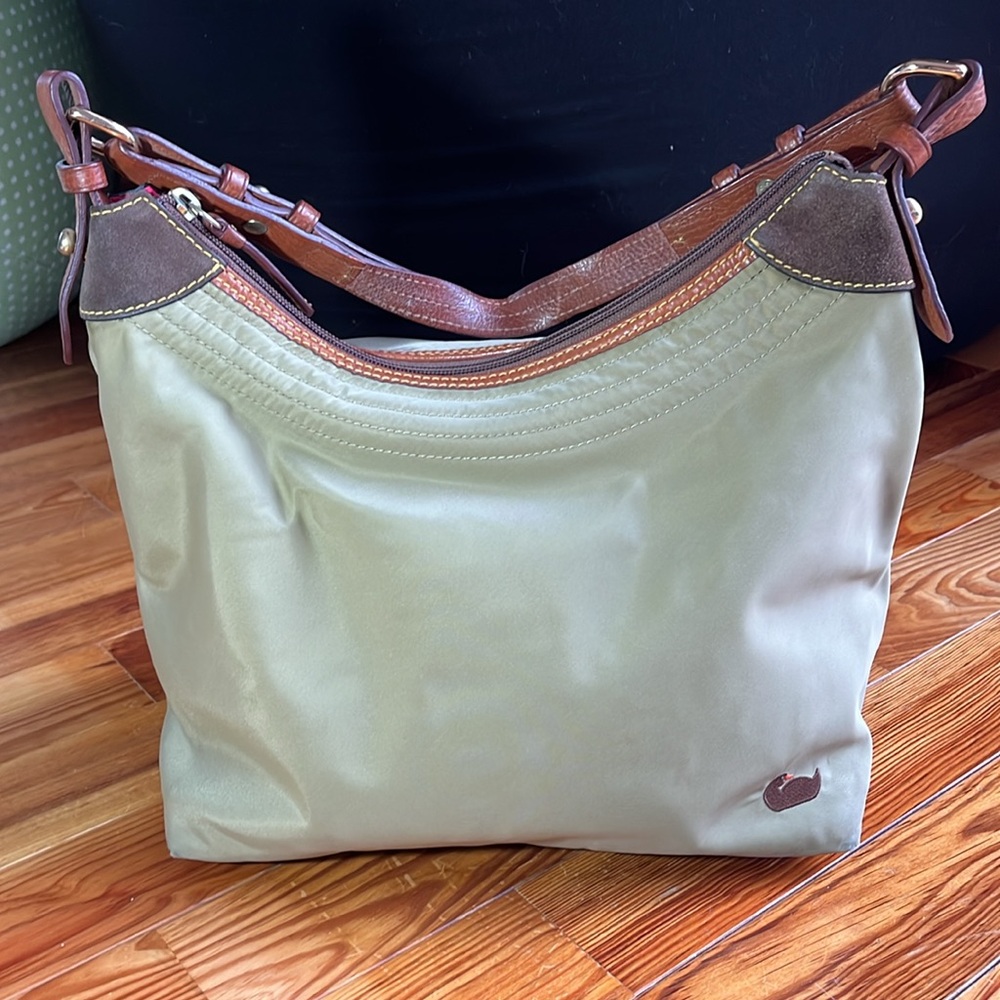 Dooney & Bourke purse, used in good condition.